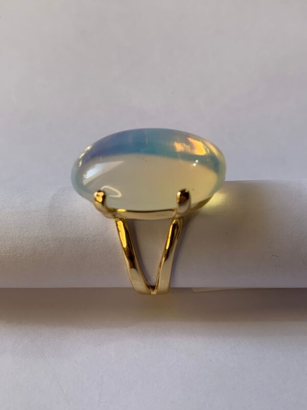 Anillo Opalina