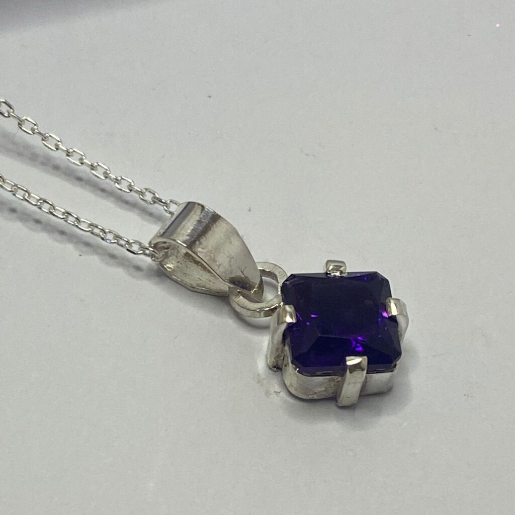 Cadena Luz de Amatista Cuadrada en Plata 925