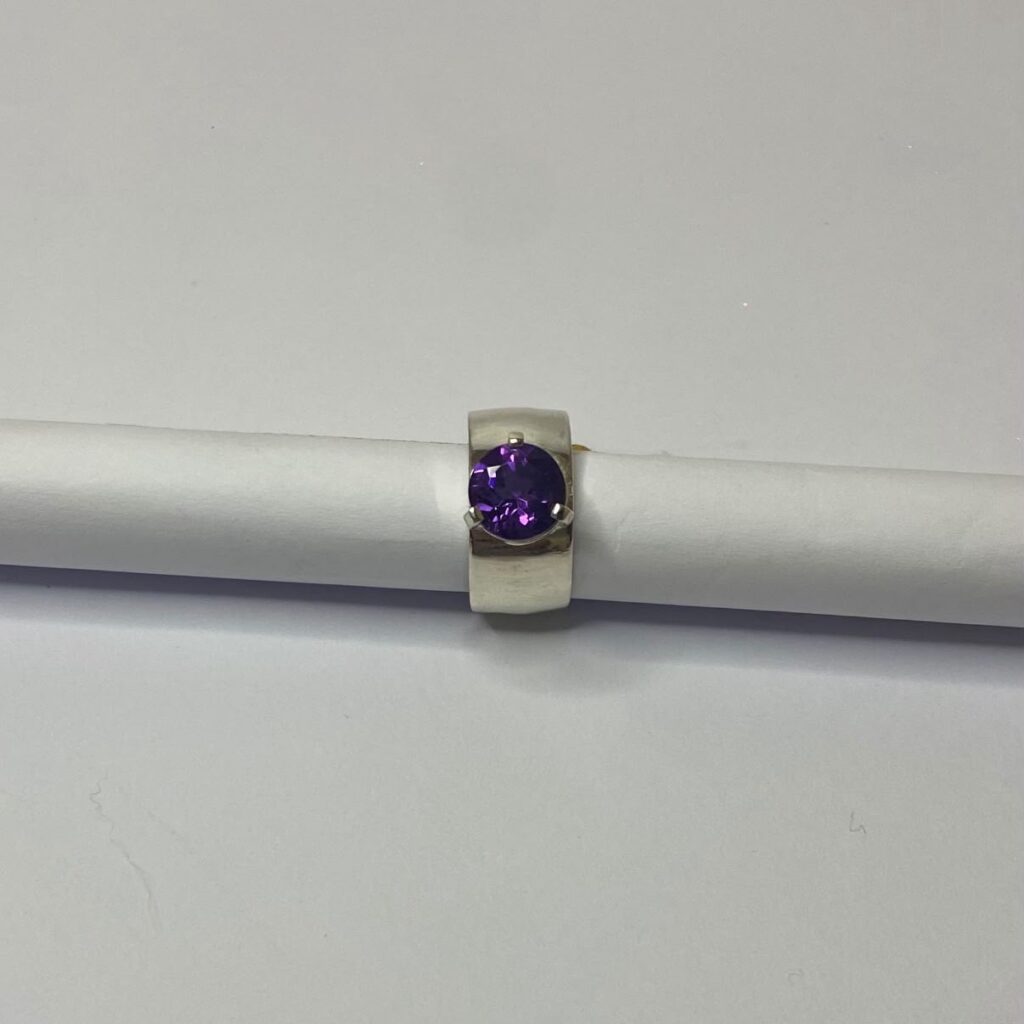 Anillo Luz de Amatista Circular en Plata 925