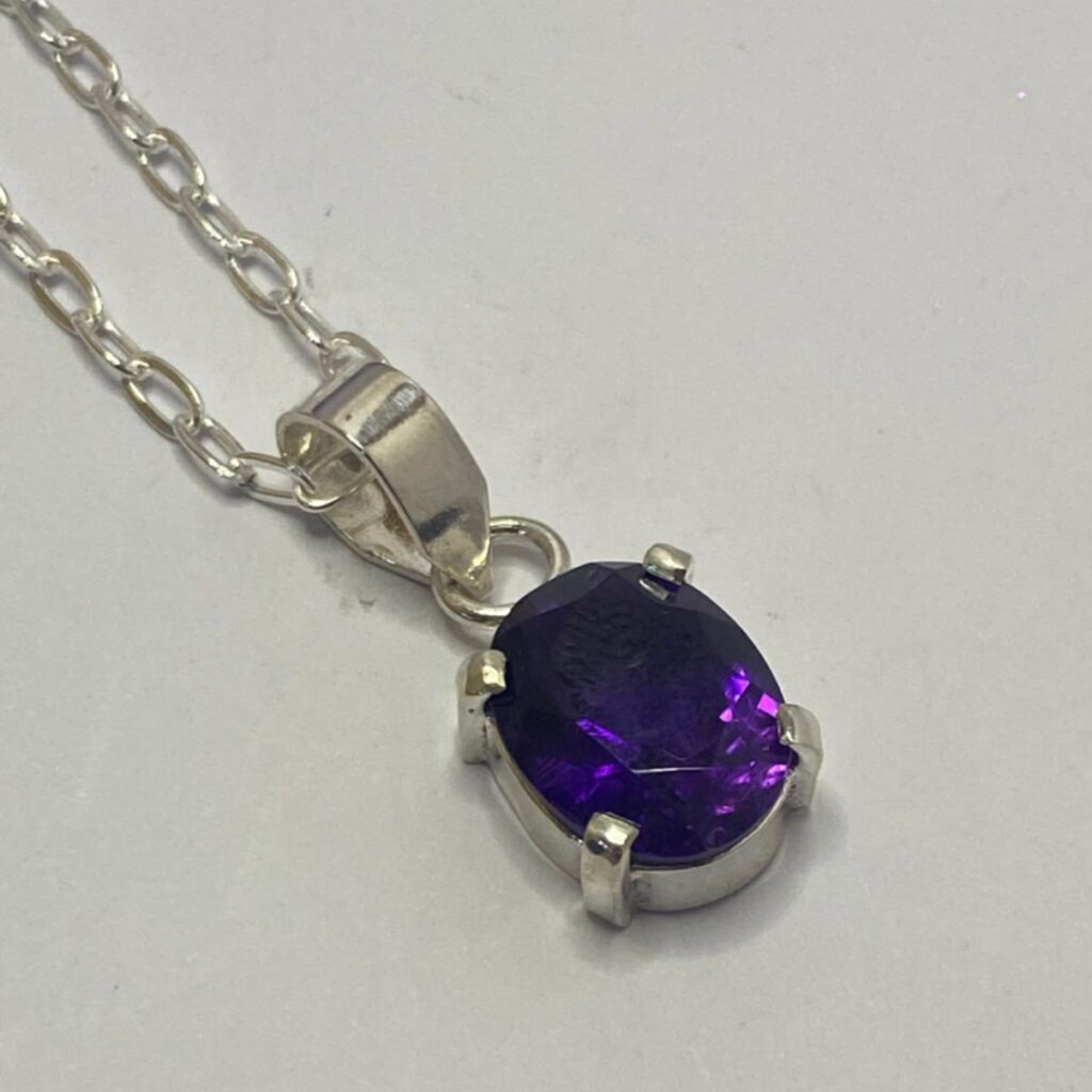 Cadena Luz de Amatista Oval en Plata 925