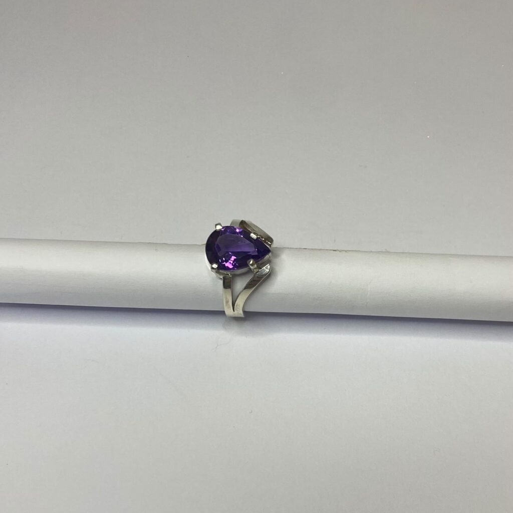 Anillo Luz de Amatista Gota en Plata 925