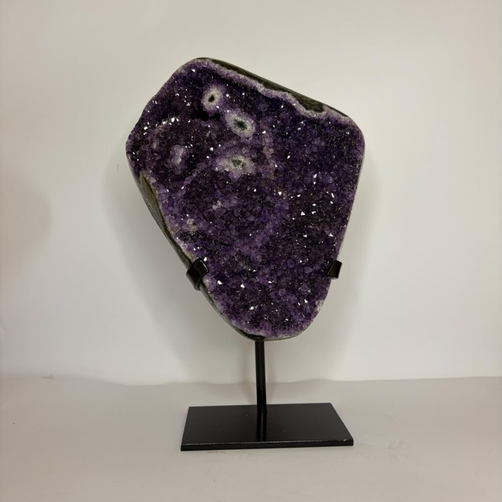 Drusa de Amatista Natural con Base de Hierro