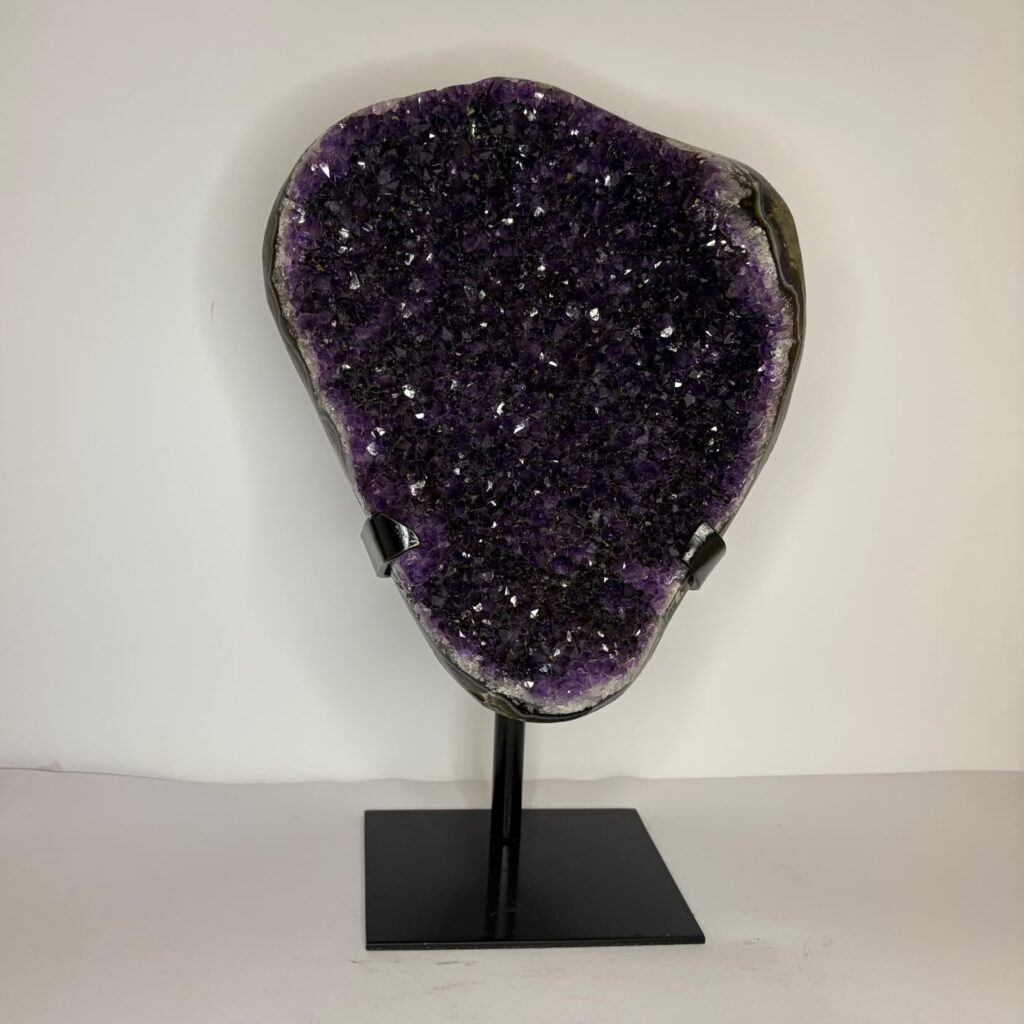 Drusa de Amatista Natural Violeta Intenso con Base de Hierro