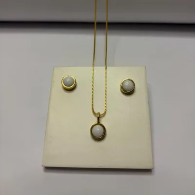 Conjunto Punto de Luz en Ágata Blanca Natural