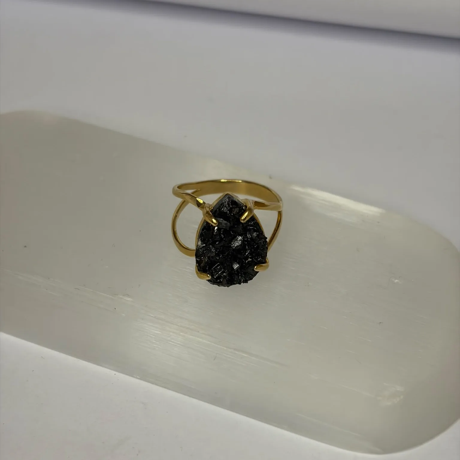 Anillo Escudo de Luz | Turmalina Negra Natural Oval o Gota - Imagen 2