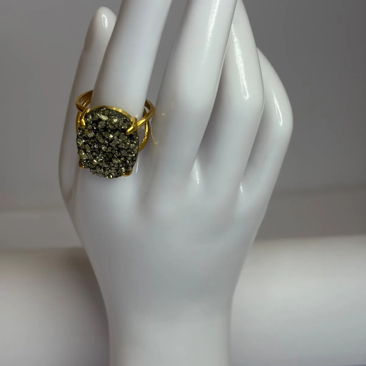 Anillo Brillo Dorado | Pirita Natural Oval o Gota - Imagen 2